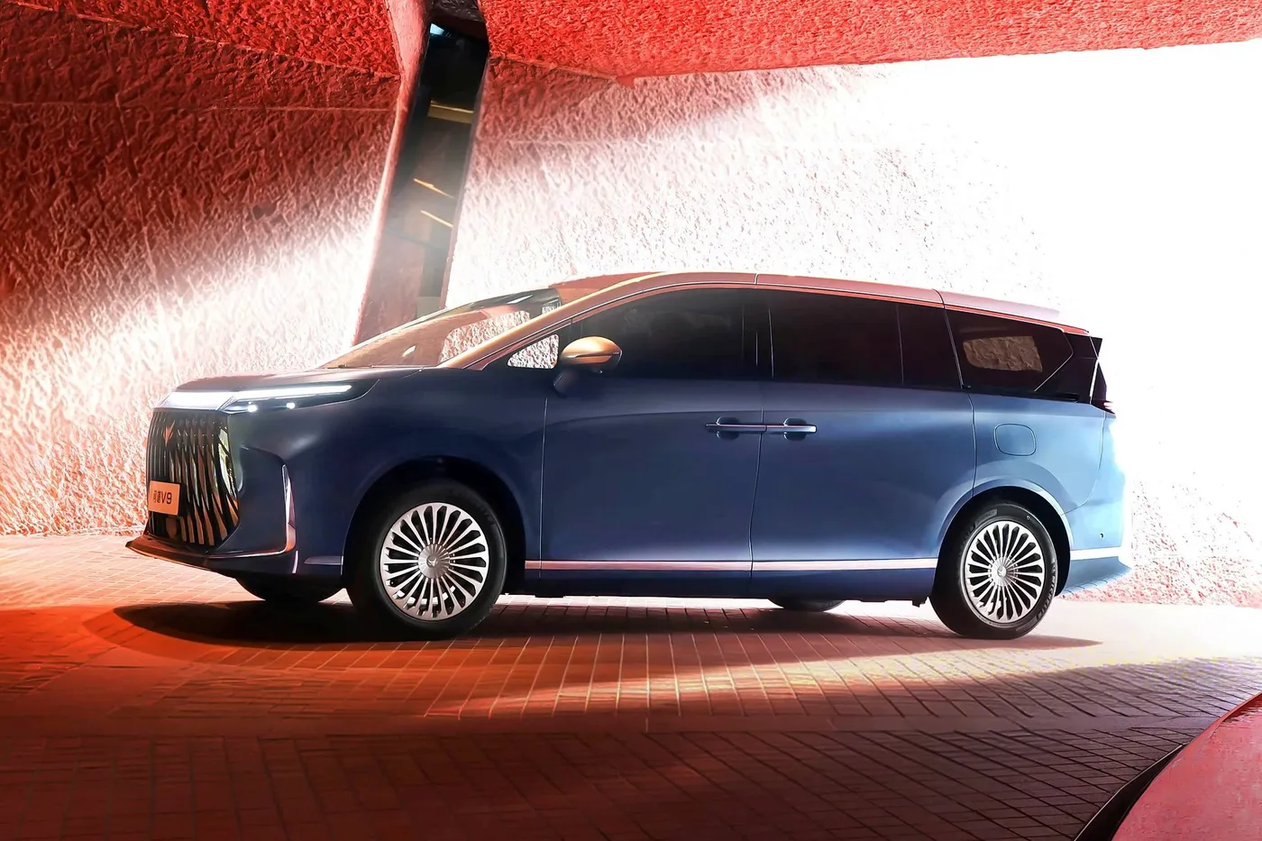 Arcfox Wendao V9: BAIC's Premium EREV MPV