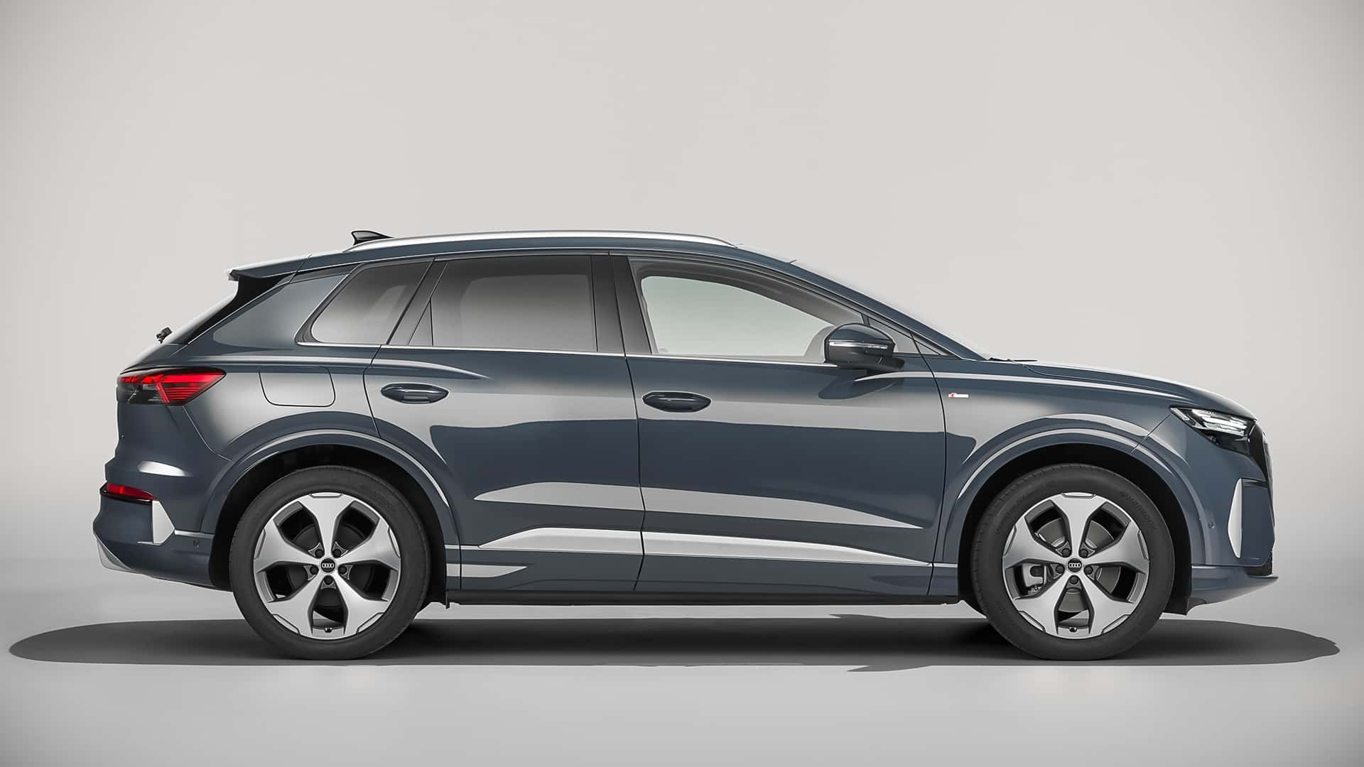 2027 Audi Q4 E-Tron: V2L, 185 kW Charging, and a Merged Screen — Orders from June — photo 2