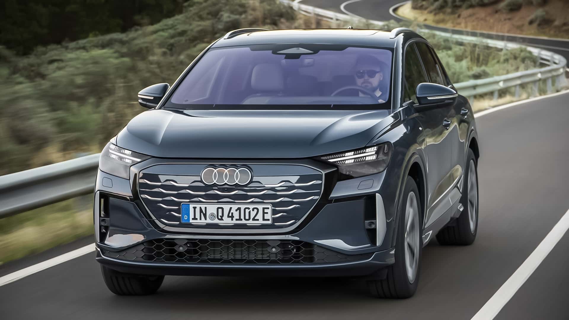 2027 Audi Q4 E-Tron: V2L, 185 kW Charging, and a Merged Screen — Orders from June — photo 5