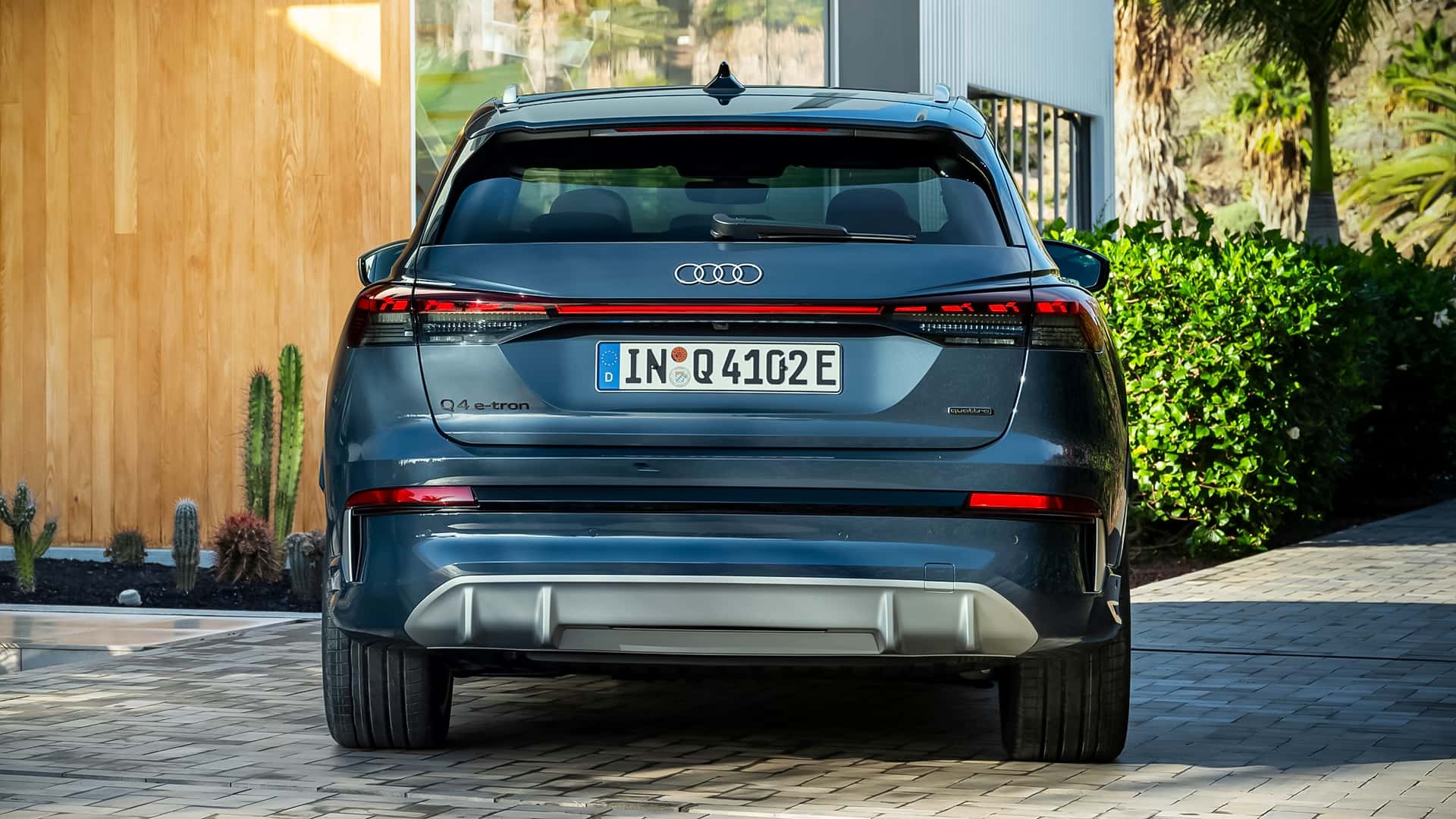 2027 Audi Q4 E-Tron: V2L, 185 kW Charging, and a Merged Screen — Orders from June — photo 9
