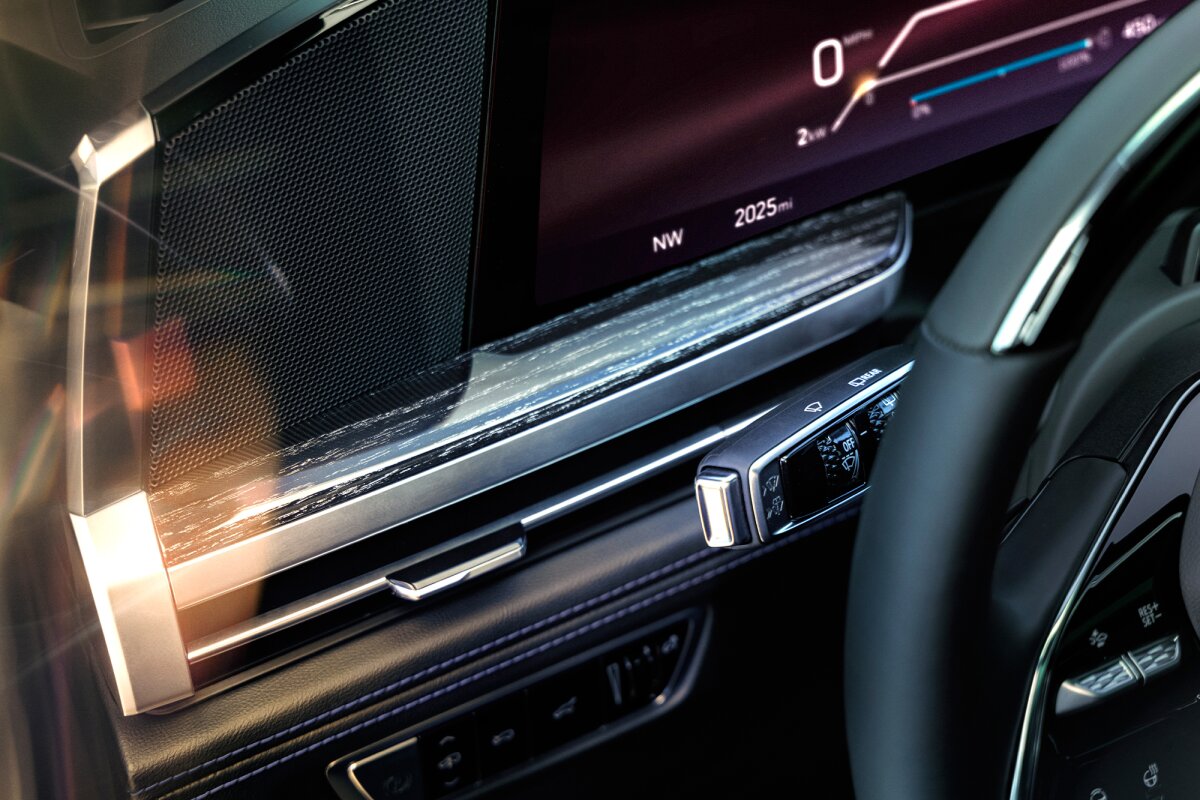 Cadillac Escalade IQL: 205 kWh Extended Electric Flagship from $132,695 — photo 4
