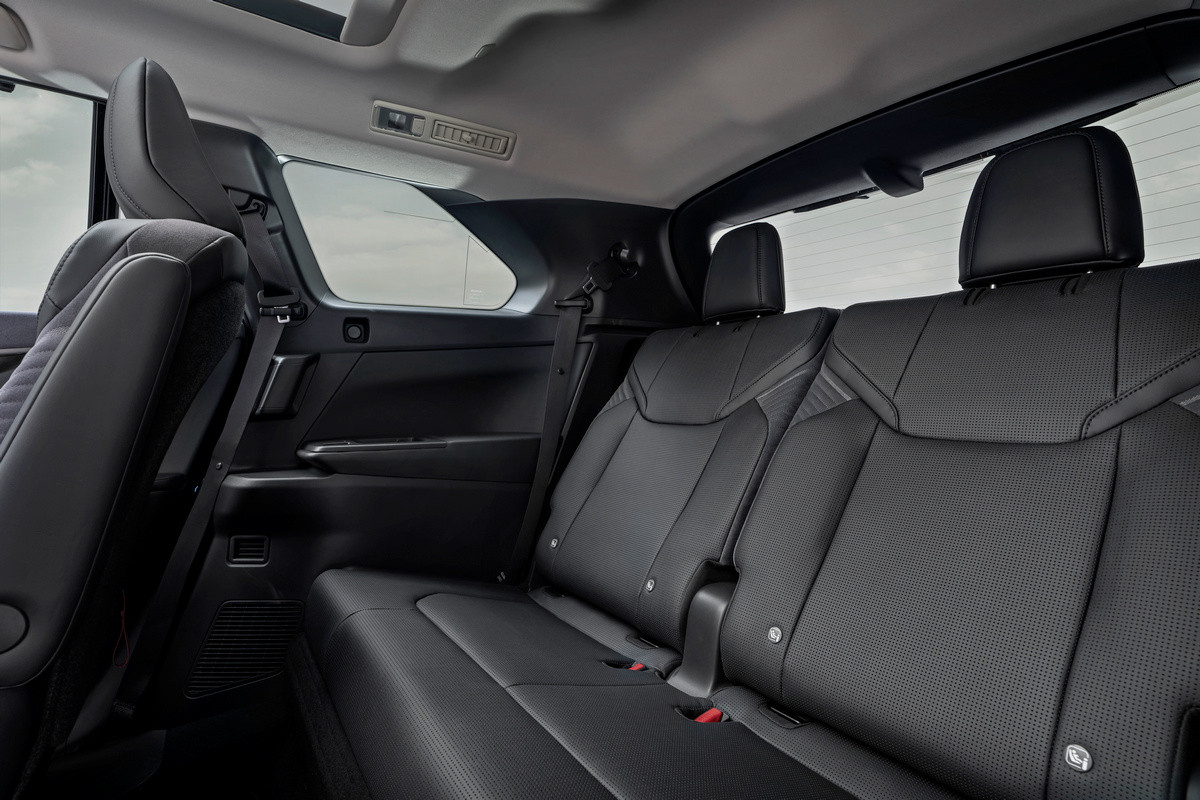 Lexus TZ: Three-Row Electric SUV Debuts as a Global Model — photo 6